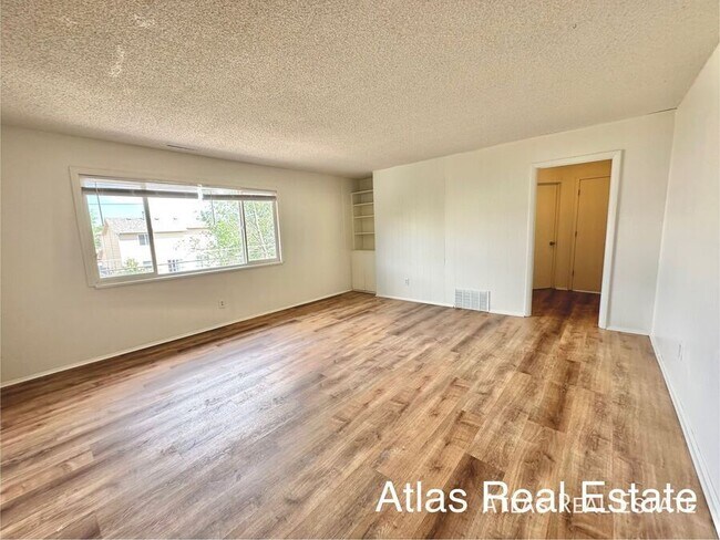 Building Photo - 303 University Dr