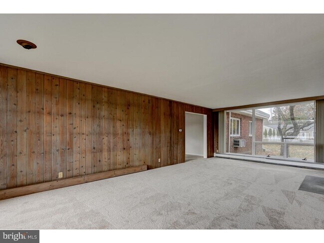 Building Photo - 181 Cranbury Rd