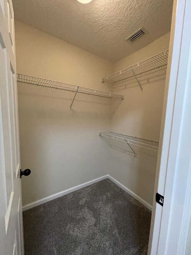 Building Photo - 3 bedroom 2 .5 bath townhome 2 car attached garage  in St. Johns county