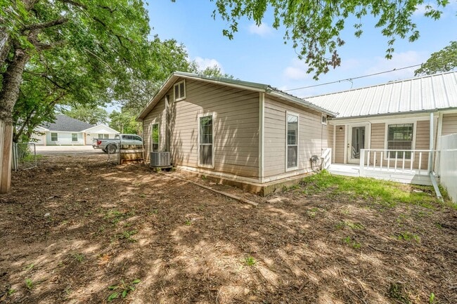 Building Photo - 1391 N Paddock Ave