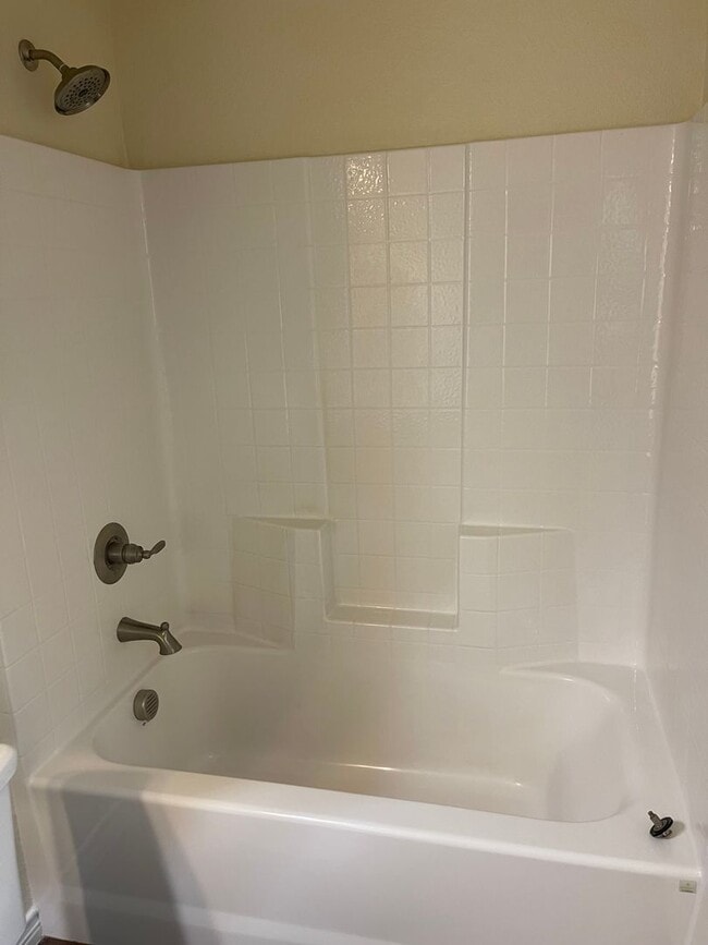 Building Photo - Newer Brick 3/2 Home