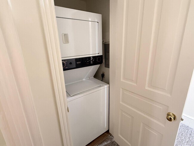 Building Photo - 49 S Fourth St