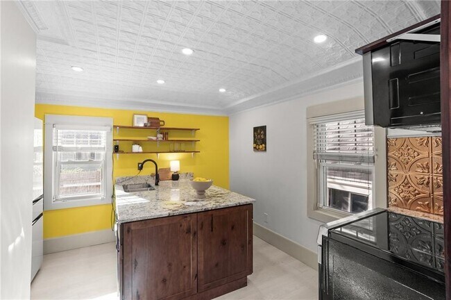 Building Photo - 36 Mt Hope Ave