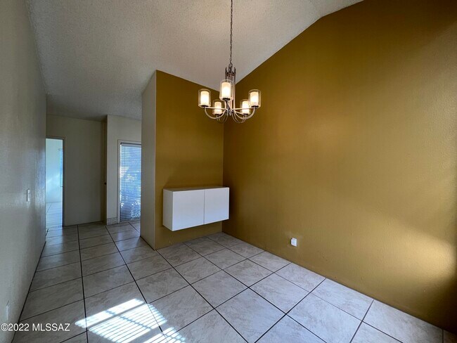 Building Photo - 6451 N Tierra De Las Catalinas