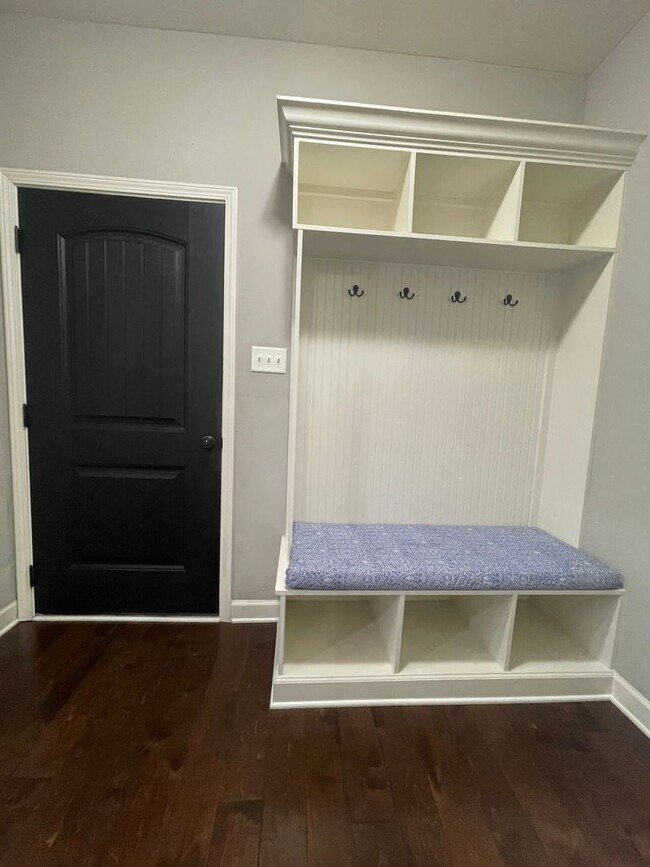 Building Photo - Great location in Sherwood