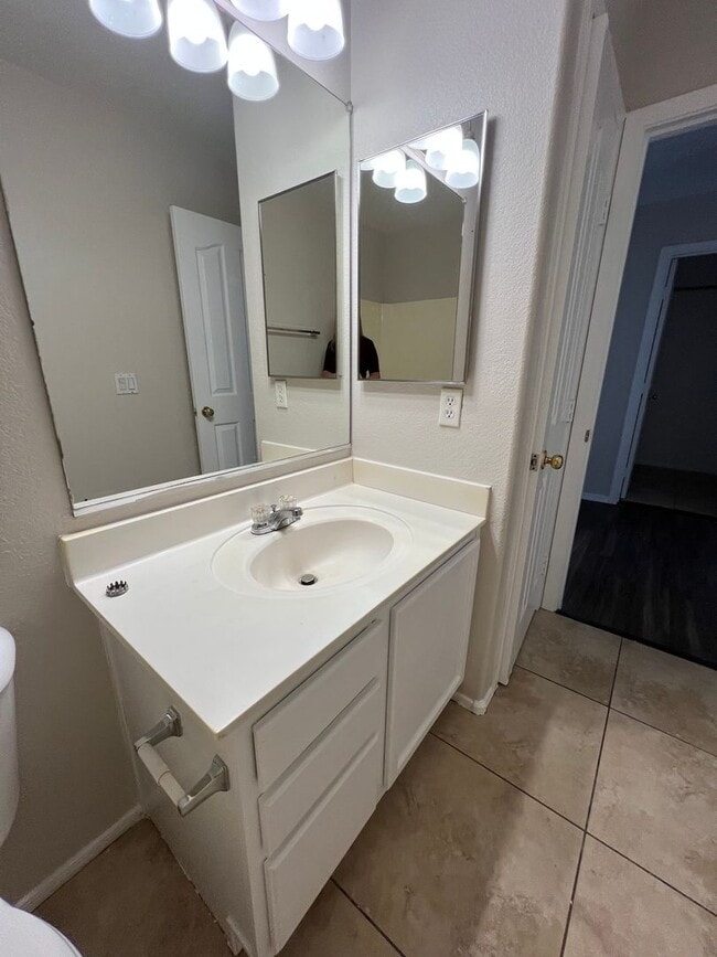 Building Photo - Highly desirable Spectrum community