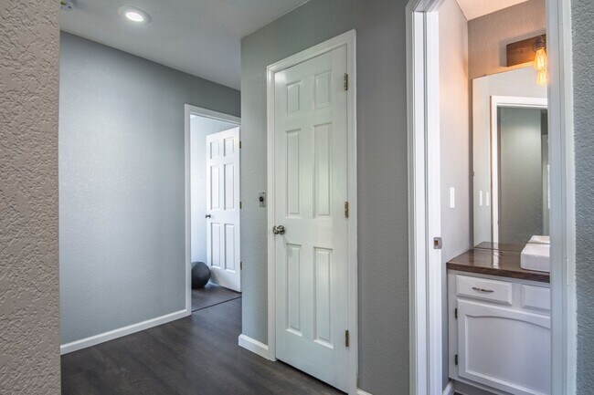 Building Photo - Immaculate 4B/3B in Superior - Available July 5th