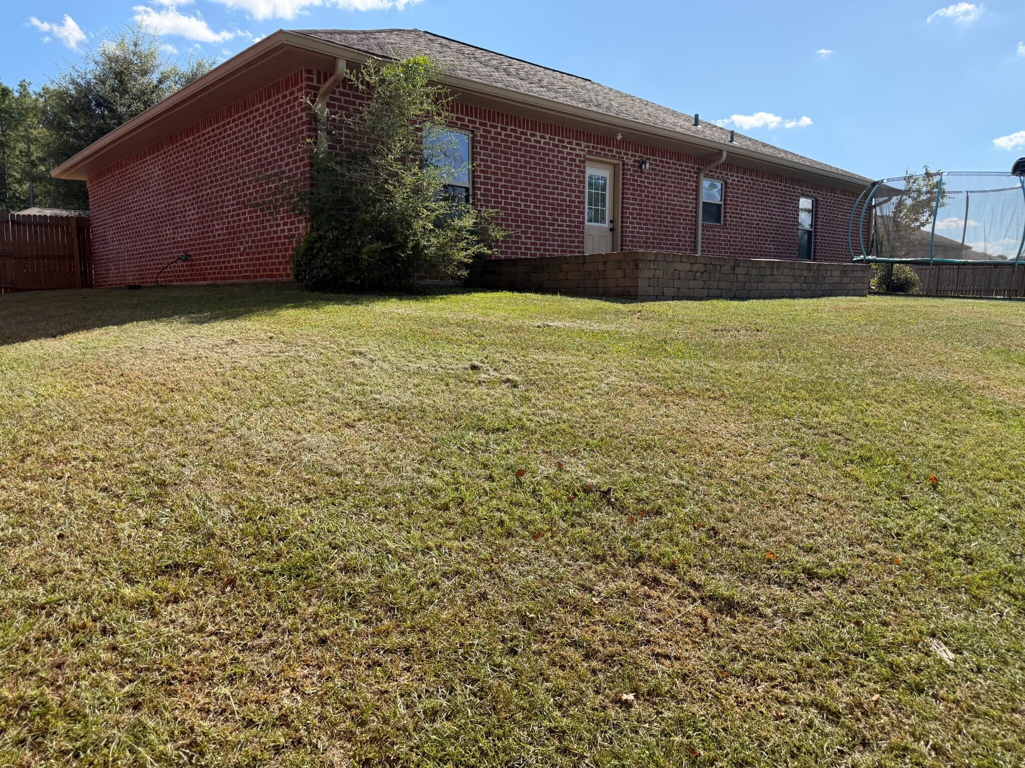Building Photo - 1210 Willow Cir