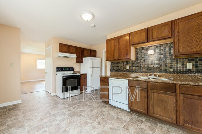 Building Photo - 2063 Belcher Dr