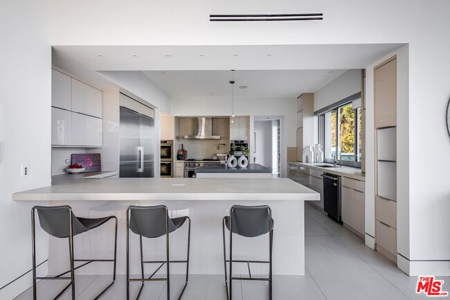 Building Photo - 770 Paseo Miramar