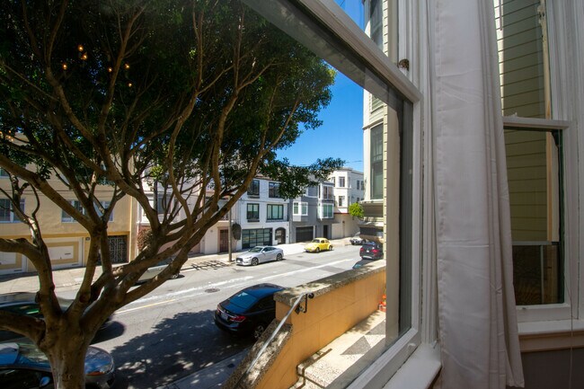 Building Photo - 2826 Gough St