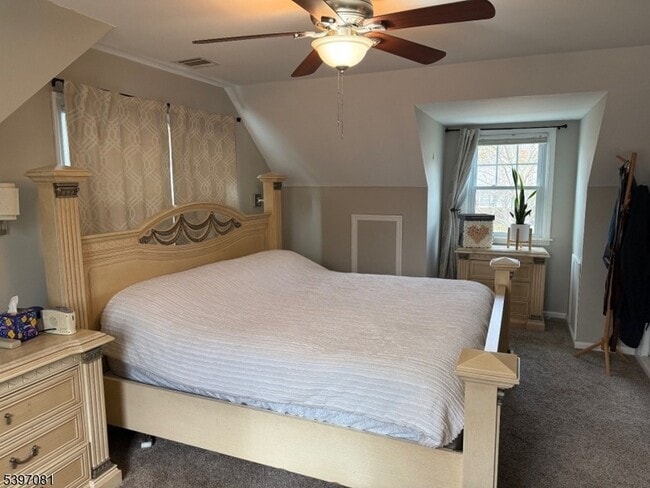 Building Photo - 8 Charles St