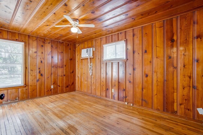 Building Photo - 3109 Dogwood Park Dr