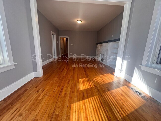 Building Photo - 4820 N Springfield Ave