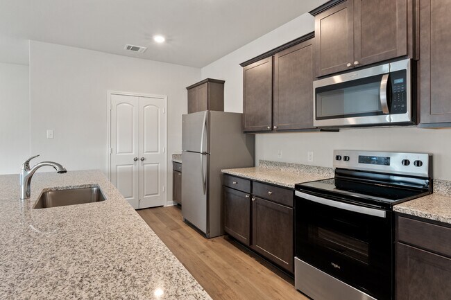 Building Photo - 1020 Camelia Grv Ct