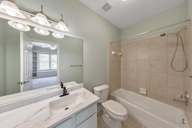 Building Photo - 11180 W Rd