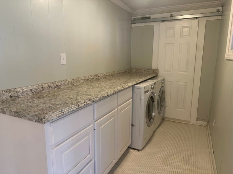 Building Photo - 1004 School St