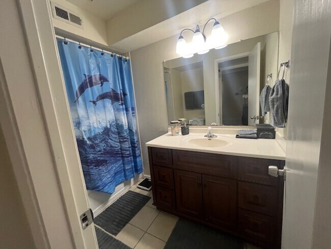 Building Photo - All Bills Paid/ Fully Furnished