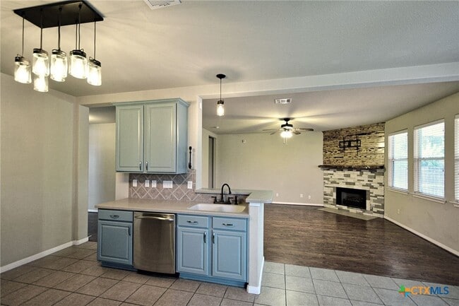 Building Photo - 2065 Dove Crossing Dr