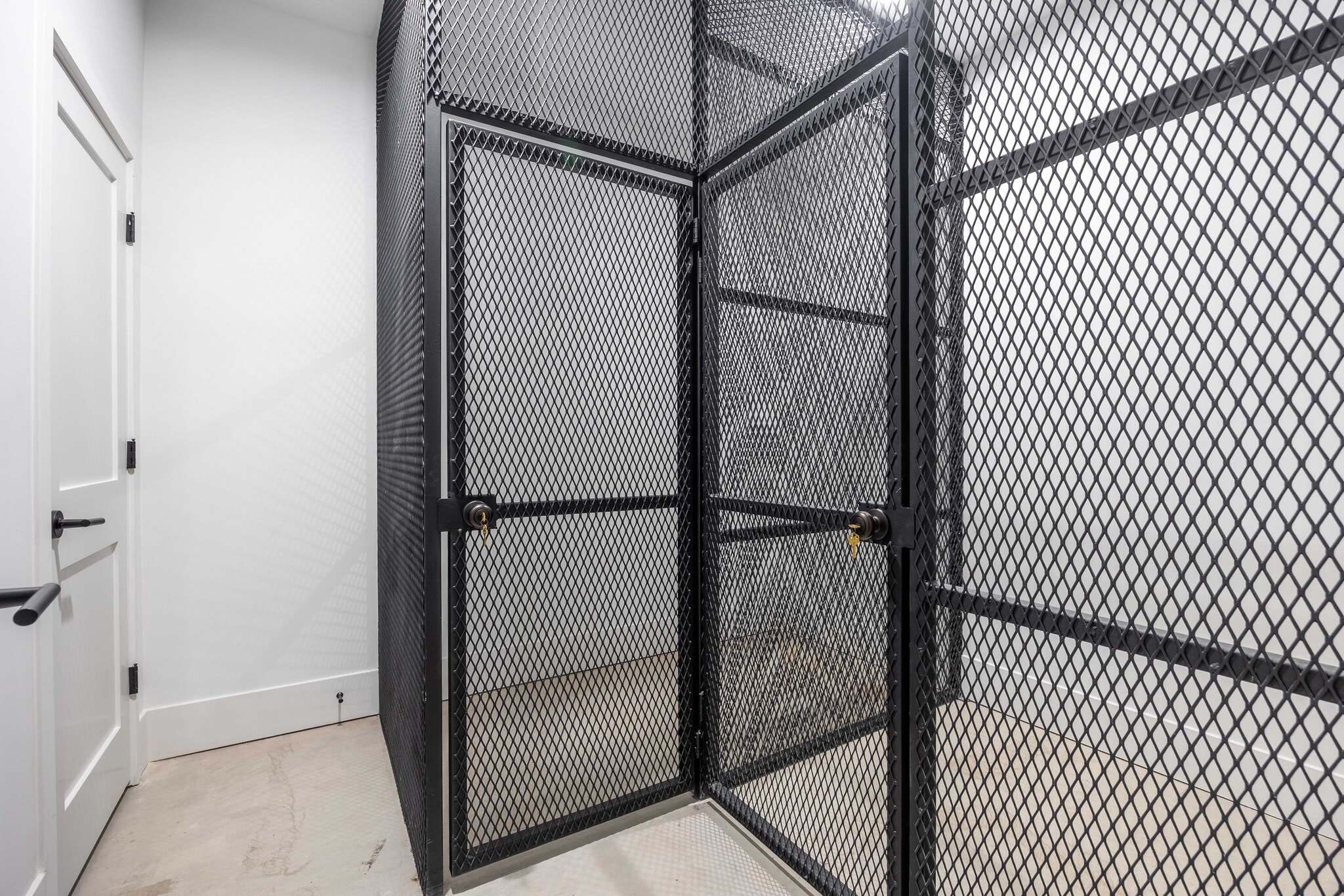 Building Photo - 1610 W Grand Ave