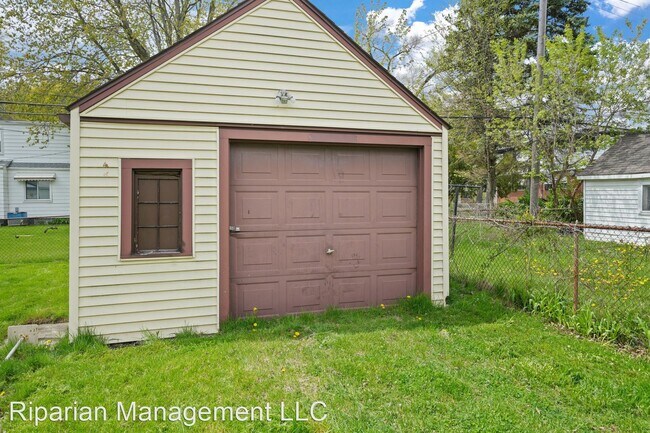 Building Photo - 2 br, 1 bath House - 22063 Cushing Ave
