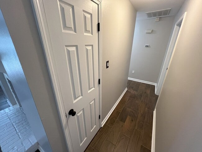Building Photo - Charming updated 3 bedroom, 2 bath home in...