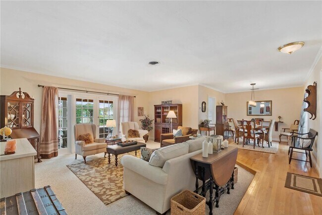 Building Photo - Beautiful home in quiet neighborhood