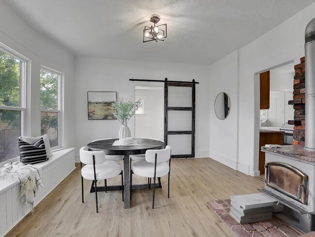 Building Photo - 2218 E Pacific Ave