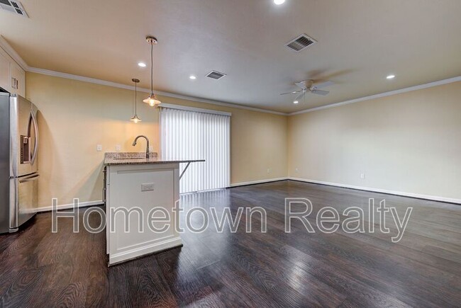 Building Photo - 1115 N Billen Ave
