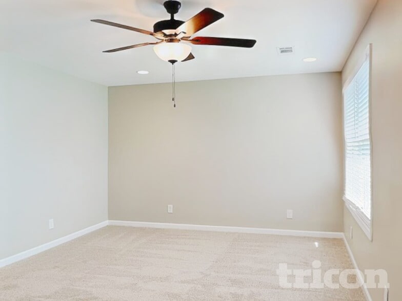 Building Photo - 220 Signature Pl