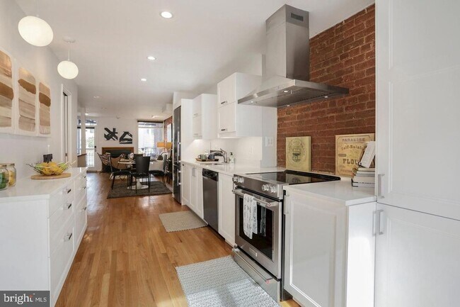 Building Photo - 1753 Swann St NW
