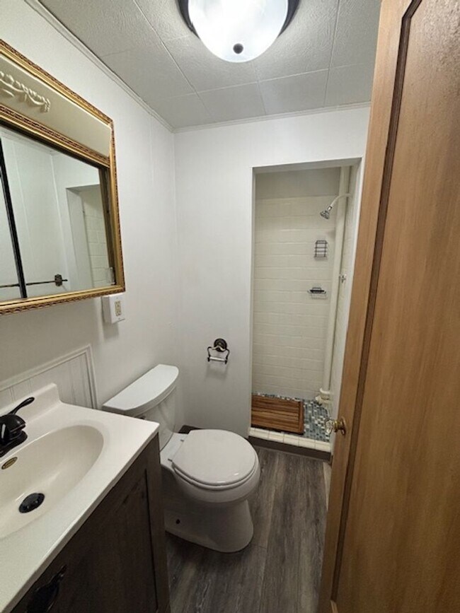 Building Photo - 419 W 5th Ave