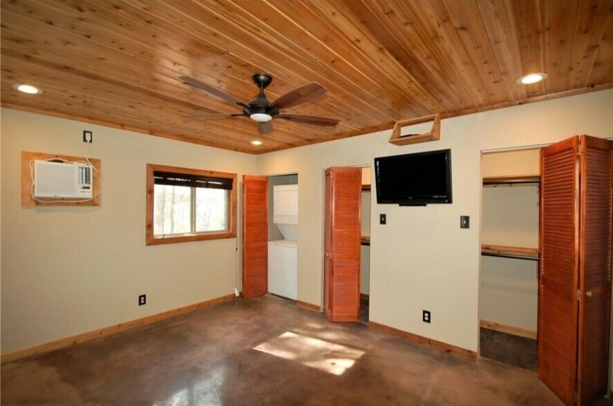 Building Photo - 575 Homesite Rd