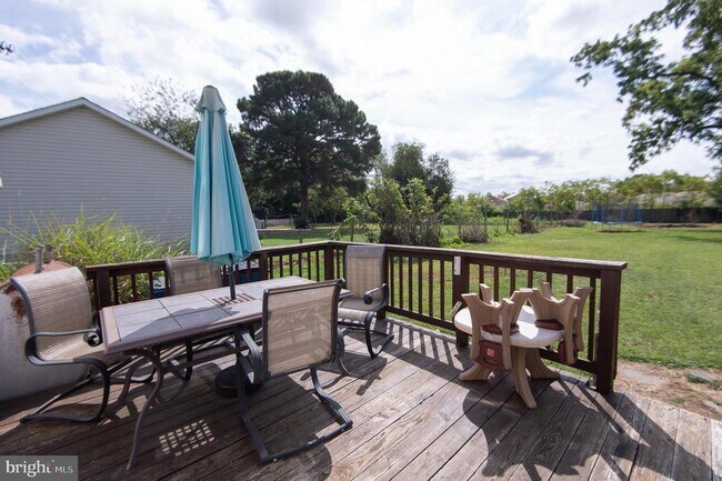 Building Photo - 113 Maple Ave