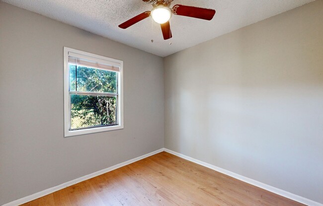 Building Photo - Renovated 2 Bedroom Jacksonville Heights D...