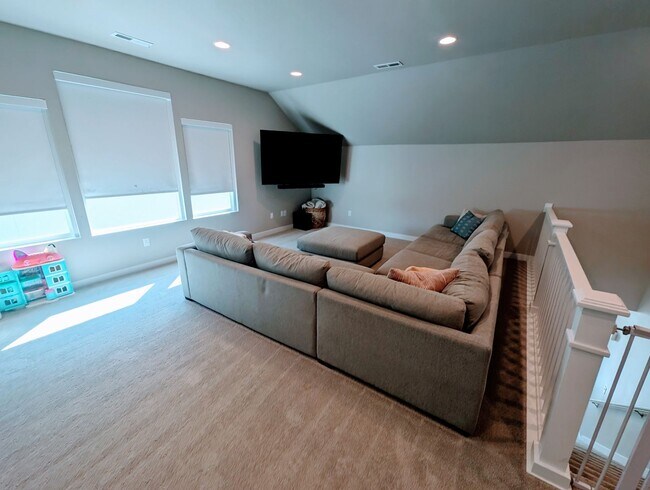 Building Photo - Lovely, spacious, newly built Lehi House!!