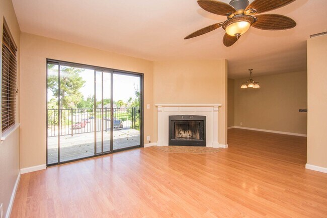 Building Photo - 3 Bedroom La Costa Home!