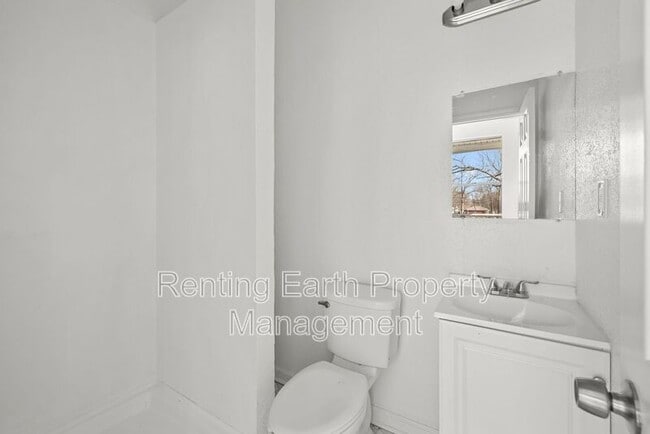 Building Photo - 1217 Fulton Ave SW