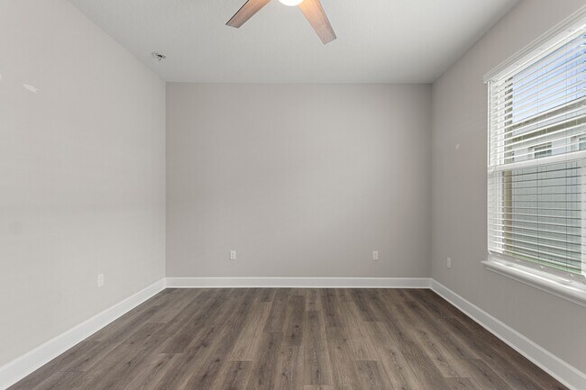 Building Photo - 1125 Victoria Hills Dr S