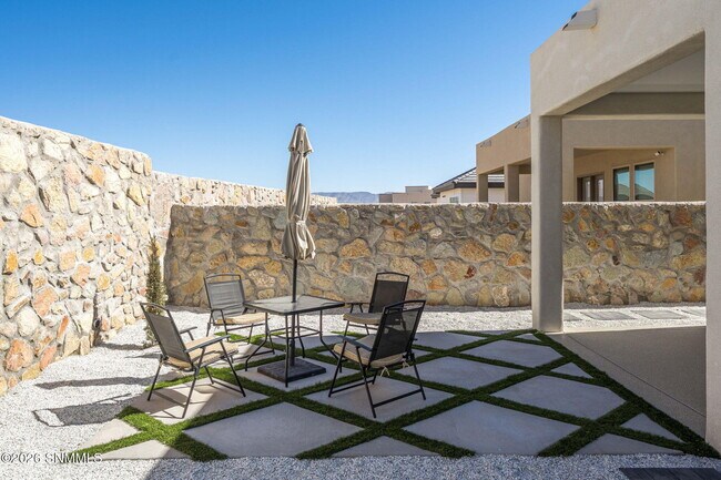 Building Photo - 3865 Jericho St