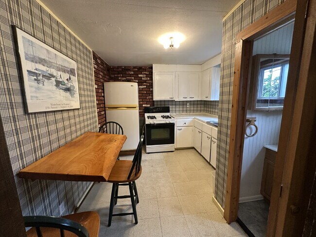 Building Photo - Charming Barrington Cottage Retreat: Fully Equipped 1BR Living with Private Yard Space!