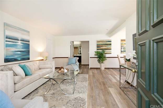 Building Photo - 323 Streamwood-