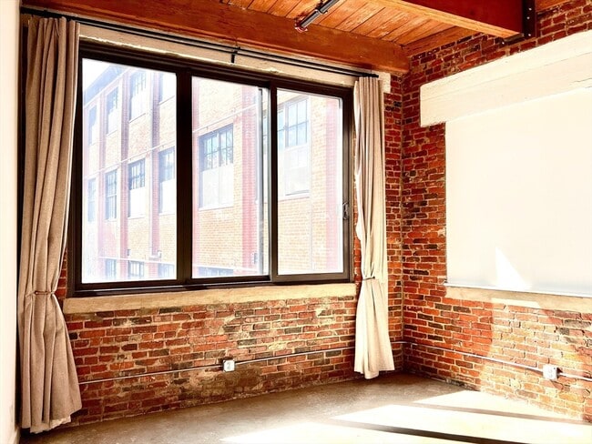 Building Photo - 950 Dorchester Ave