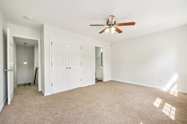 Building Photo - Spacious Townhome with Finished Basement -...