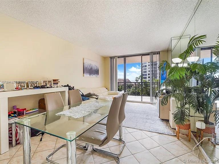 Building Photo - 540 Brickell Key Dr