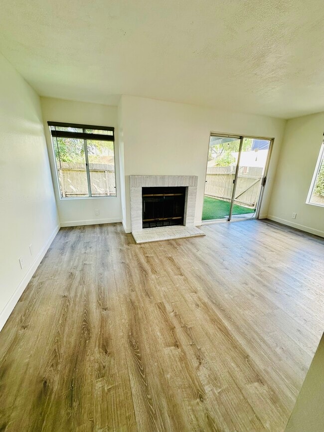 Building Photo - 2089 Manzana Way