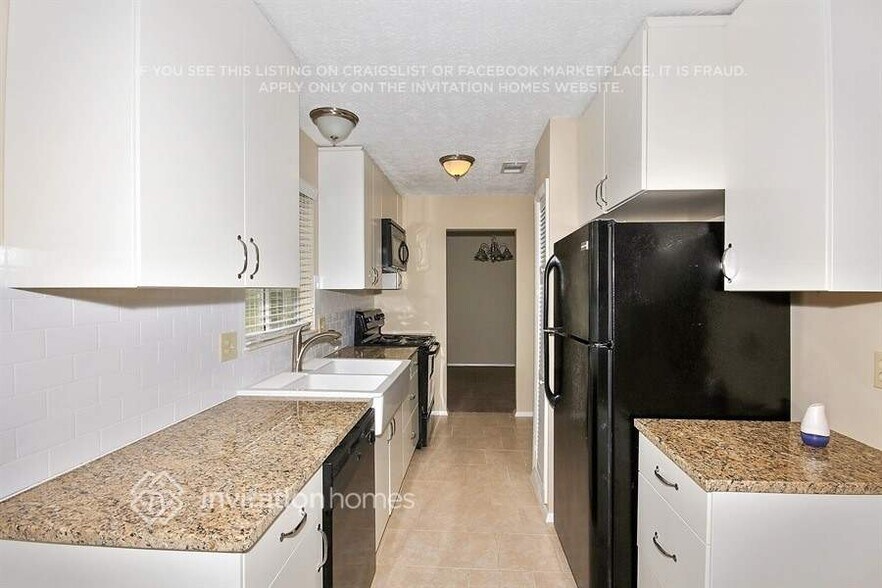 Building Photo - 2647 Morgan Lake Dr NE