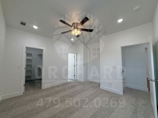 Building Photo - Garrison | Duplex with Garage in Siloam Springs!