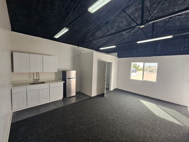 Building Photo - DETACHED ONE BEDROOM CASITA ON HORSE PROPERTY