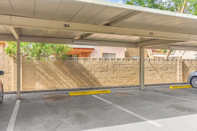 Building Photo - Spacious Ground-Level 2-Bedroom Condo Near...